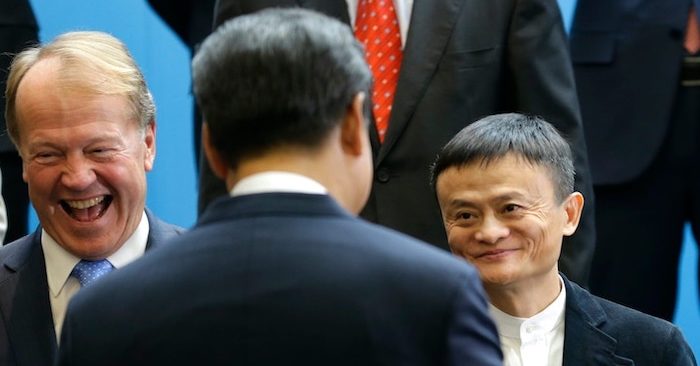 Tỷ phú Mã Vân (Jack Ma), bên phải, gặp Chủ tịch Trung Quốc Tập Cận Bình ở Washington vào ngày 23/9/2015 (ảnh: Getty). Chính quyền Trung Quốc bắt giam một người họ Mã, khiến nhà đầu tư lo ngại đó chính là Mã Vân.