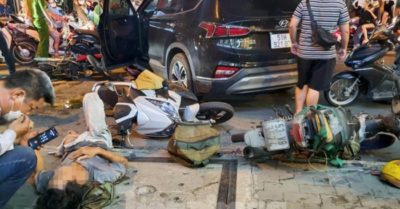 TP. HCM: Ôtô 7 chỗ tông hàng loạt xe máy, nhiều người bị thương