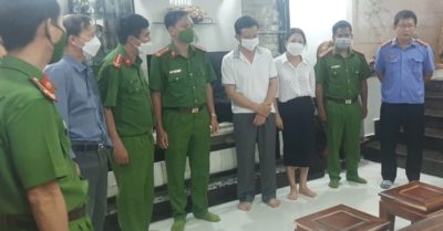 Hình ảnh đọc lệnh và khám xét nơi ở của Giám đốc CDC Đắk Lắk