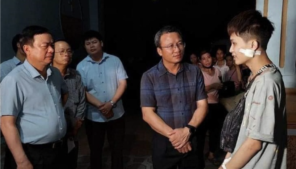 Anh Thanh mặt băng gạc, bị thương một số chỗ những may mắn giữ được tính mạng sau vụ tai nạn.