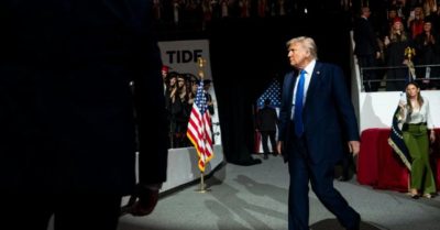 Chủ tịch Harvard đối đầu và đồng tình với tổng thống Donald Trump