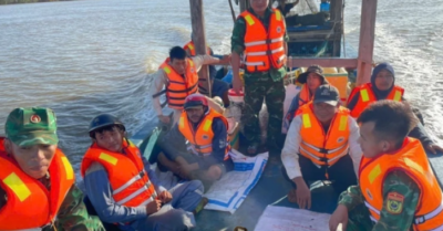 Cứu nạn thành công 7 công nhân mắc cạn trên sà lan ở Sóc Trăng