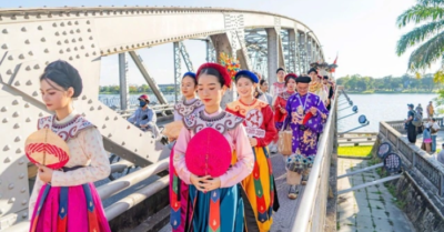 Cổ phục Việt bùng nổ trở lại thành xu hướng giới trẻ