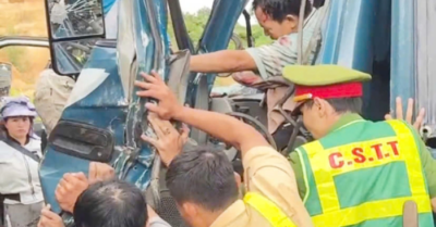 Giải cứu tài xế kẹt trong cabin sau tai nạn