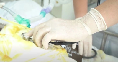 Người bố tử vong sau khi tạt xăng đốt vợ con