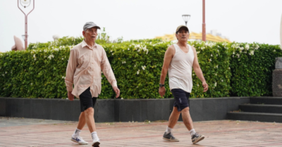 Đi bộ nhanh mỗi ngày giúp tim khỏe mạnh
